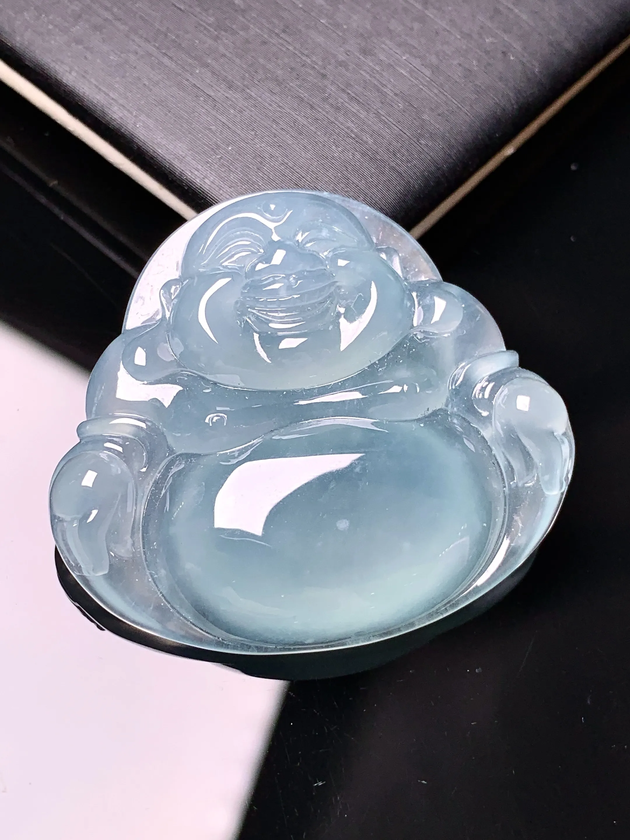 冰种浅蓝佛公吊坠 玉质细腻 色泽清新艳丽 整体尺寸32.3*36.3*7