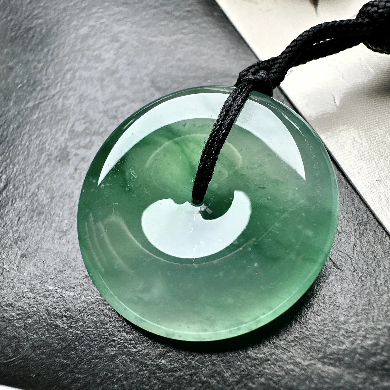 【冰种飘花平安扣】质地细腻冰润，品质很好，冰感十足，胶感明显，收藏品质。