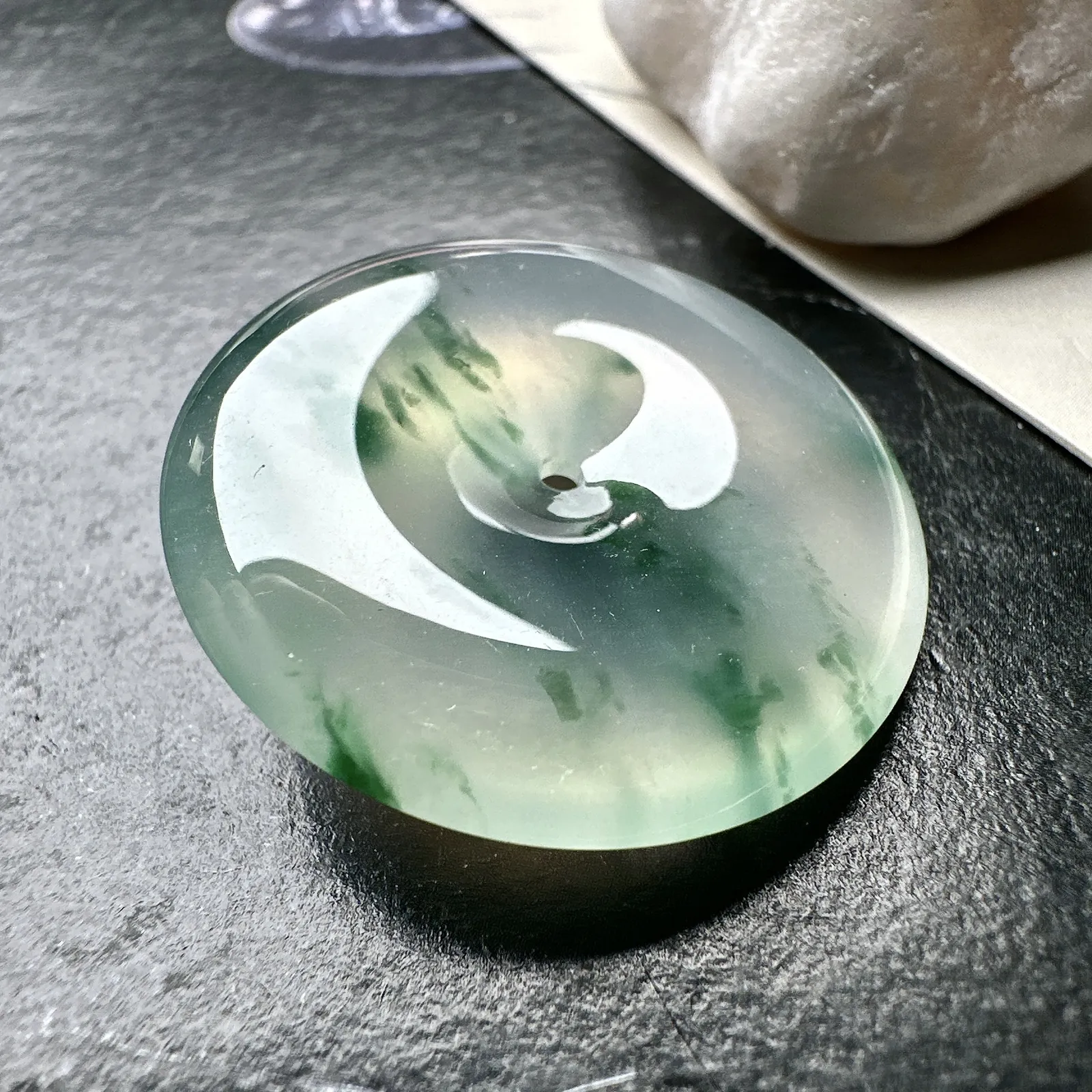 【冰种飘花平安扣】质地细腻冰润，品质很好，冰感十足，胶感明显，收藏品质。