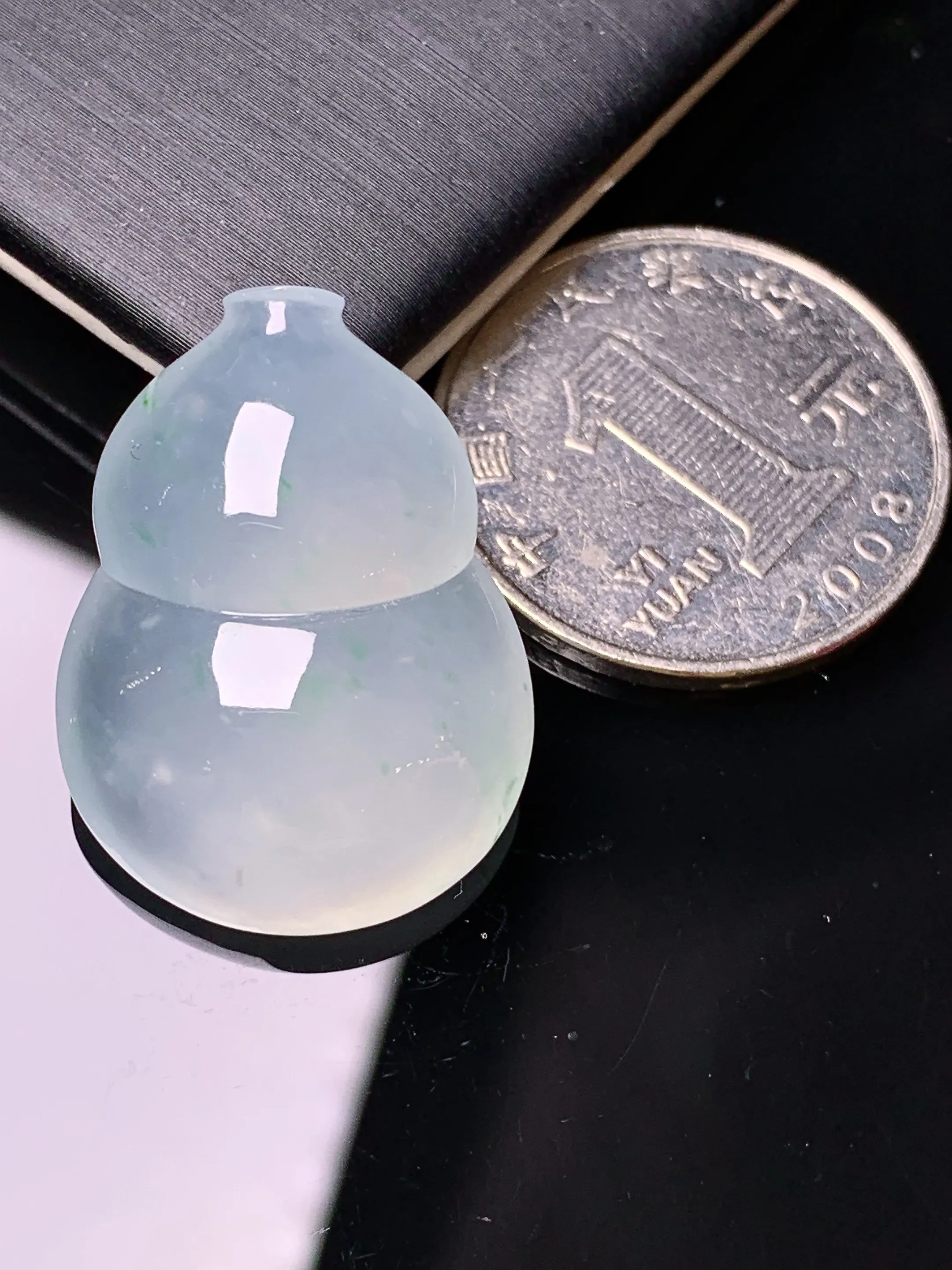 冰种葫芦吊坠 玉质细腻 色泽清新艳丽 整体尺寸27.6*20.5*9