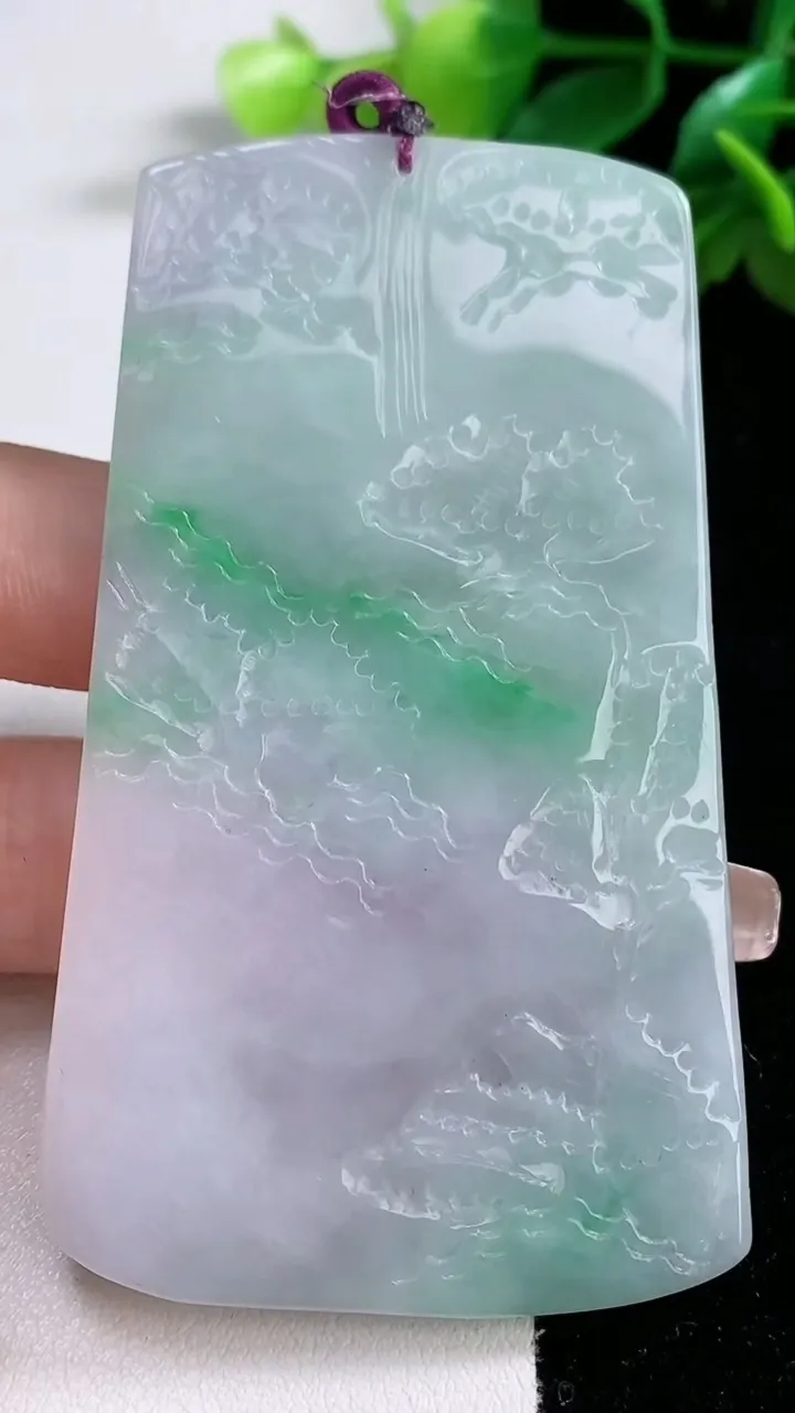 天然A货翡翠山水牌吊坠，尺寸77.2-44-5.2，重量:46.43g
1月1日