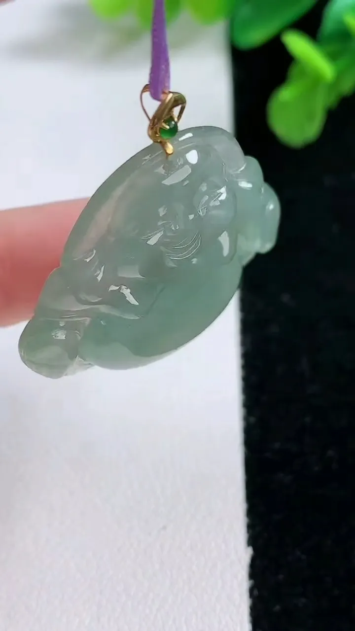 天然A货翡翠佛公吊坠，尺寸31.8-34.3-6.6，重量:9.92g
1月1日