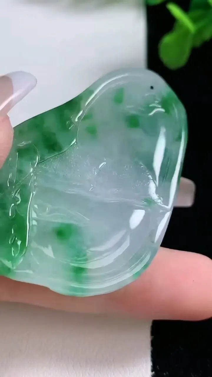 天然A货翡翠山水牌吊坠，尺寸56.2-36.6-9，重:33.69g 123
1月1日