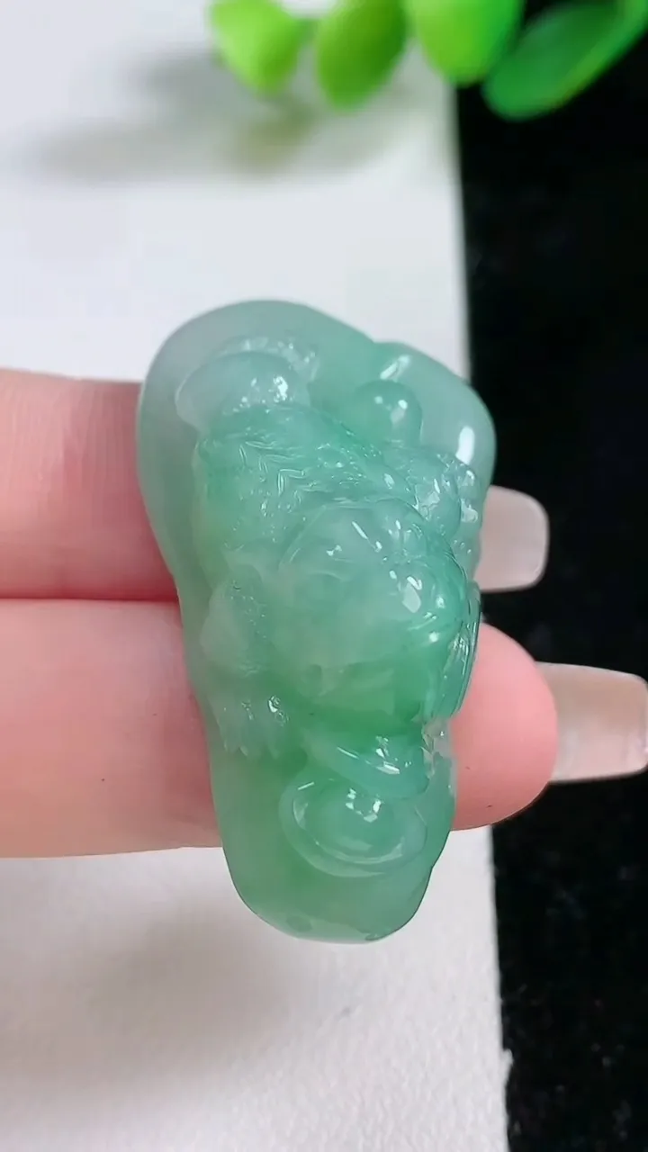 天然A货翡翠金蟾吊坠，尺寸40.5-22.5-19，重:18.27g 62
1月1日