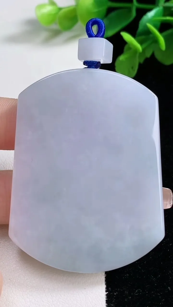 天然A货翡翠紫罗兰无事牌吊坠，尺寸57-43.6-6，重量:43.96g
1月1日