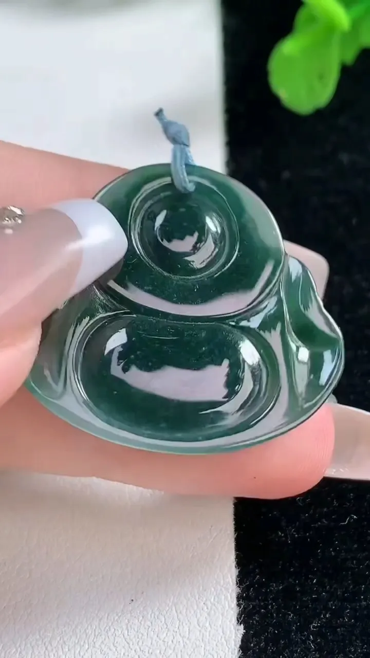 天然A货翡翠佛公吊坠，尺寸29.5-33-4.1，重量:5.76g
1月1日