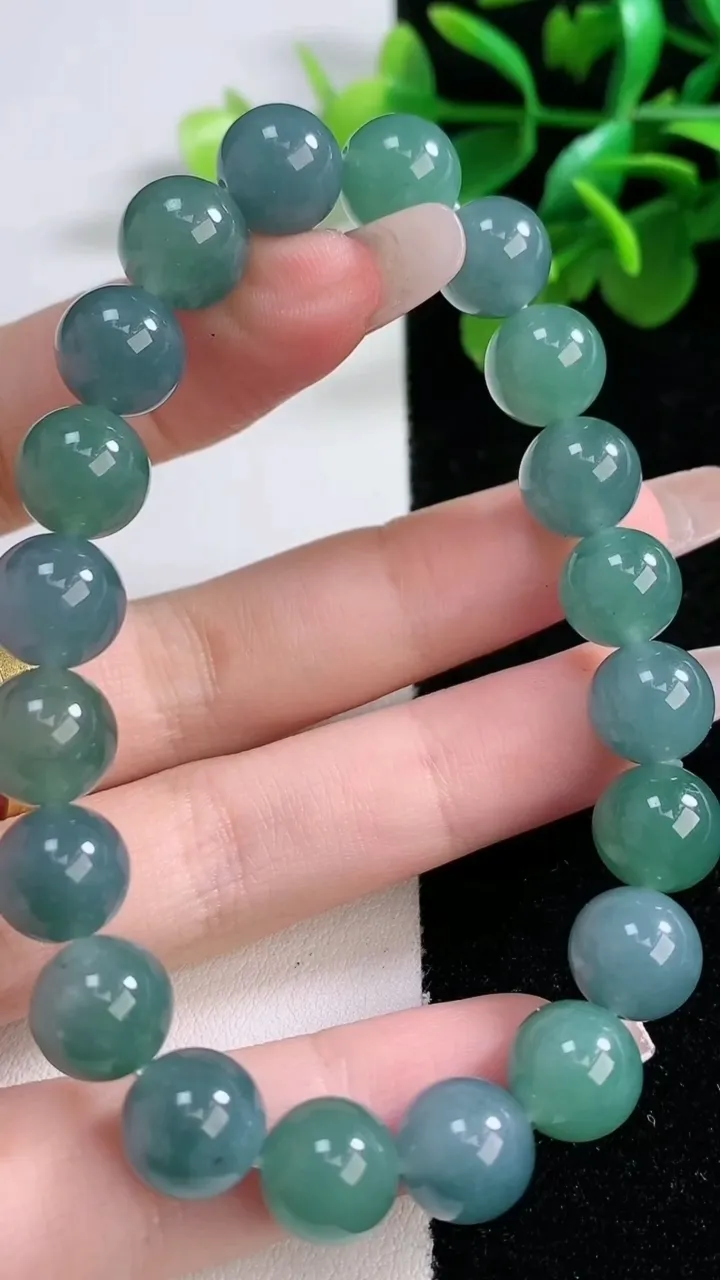 天然A货翡翠双彩蓝水圆珠手串20颗，尺寸9.8，重量:32.93g1月1日
工厂直销收藏佳品,种好水