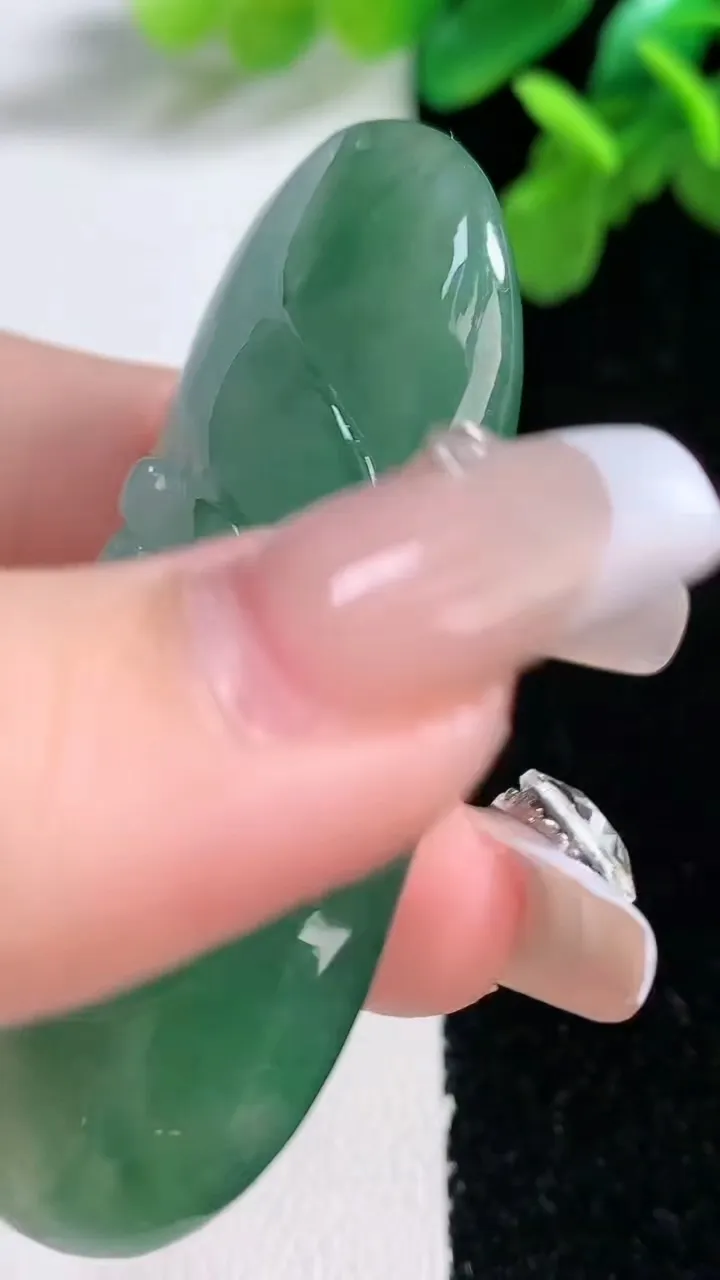 天然A货翡翠悟道吊坠，尺寸58.6-25-11.6，重量:28.97g
1月1日