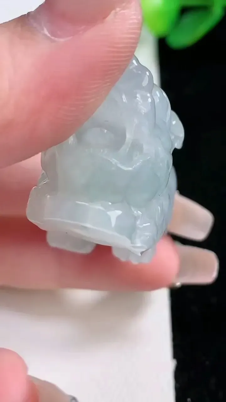 天然A货翡翠貔貅吊坠，尺寸42.3-24.8-21.3，重:40.16g 535
1月1日