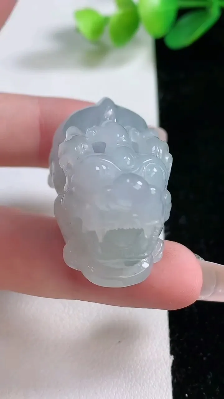 天然A货翡翠貔貅吊坠，尺寸42.3-24.8-21.3，重:40.16g 535
1月1日