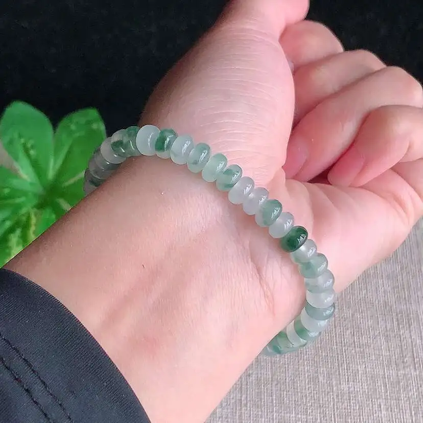 a货翡翠冰种飘花算盘珠手串45颗  尺寸6×3mm 重量14.13g 0101