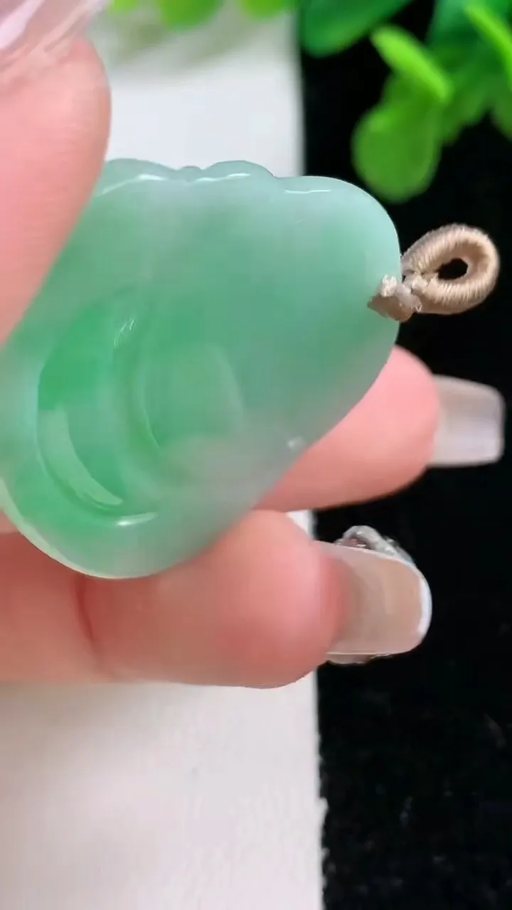 天然A货翡翠佛公吊坠，尺寸31.6-35-5.3，重量:10.50g
1月1日