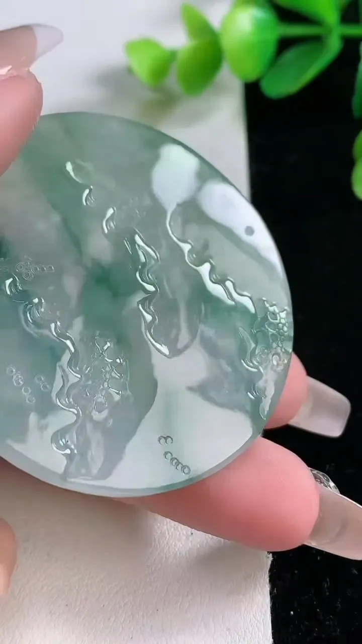 天然A货翡翠牌吊坠，尺寸51-5.2，重:31.04g 573
1月1日