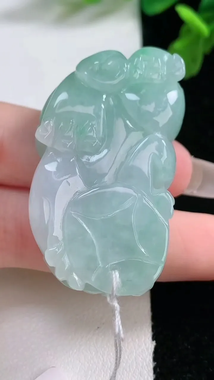 天然A货翡翠霸王貔貅吊坠，尺寸45.3-24.4-12，重量:33.48g
1月1日