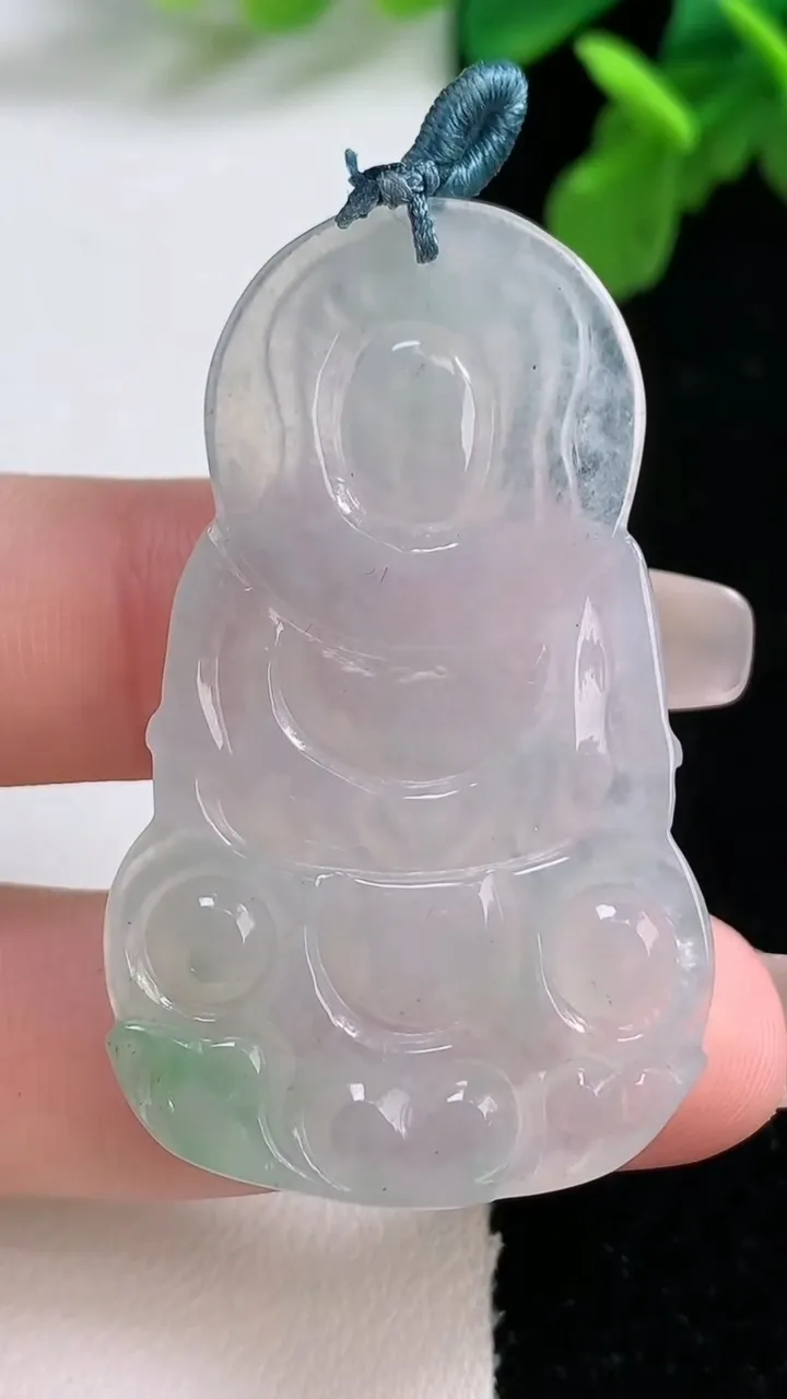 天然A货翡翠观音菩萨吊坠，尺寸46.4-28-4，重量:10.45g
1月1日