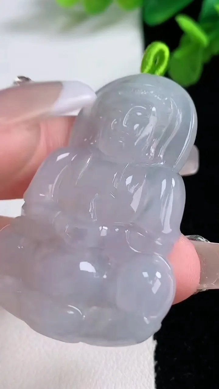 天然A货翡翠观音菩萨吊坠，尺寸49-33.3-4.6，重量:14.10g
1月1日