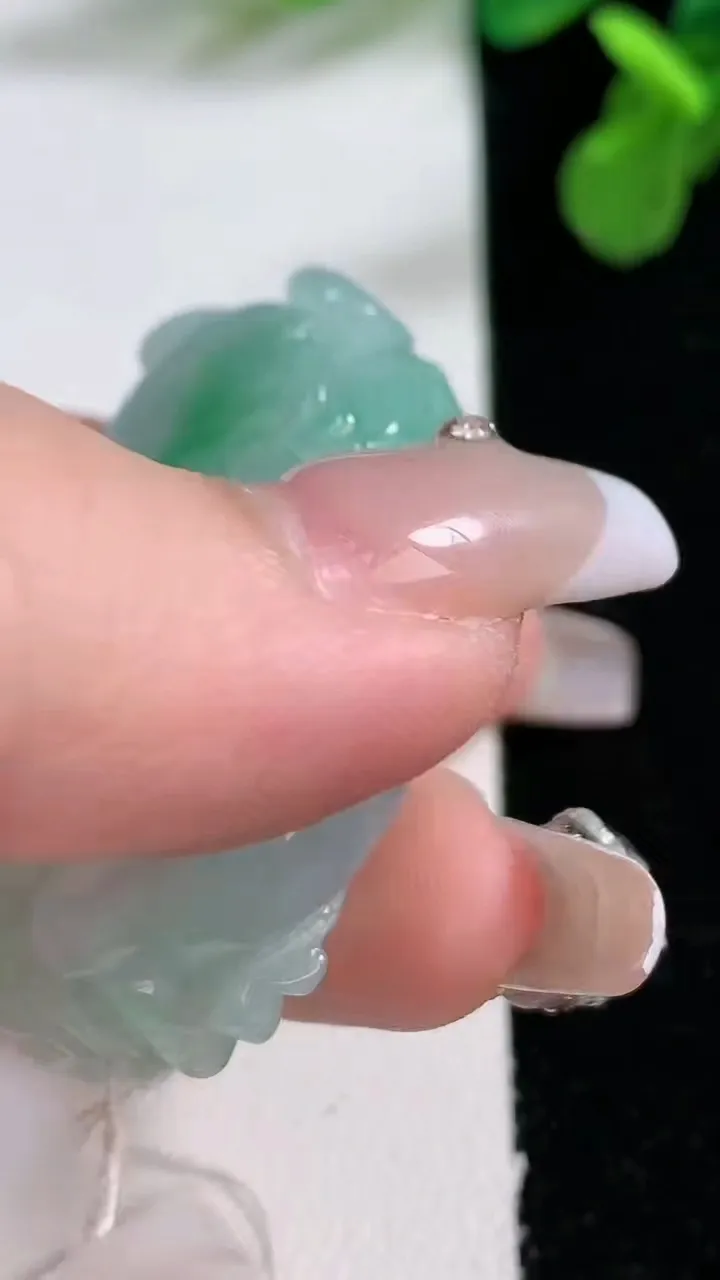 天然A货翡翠霸王貔貅吊坠，尺寸45.3-24.4-12，重量:33.48g
1月1日