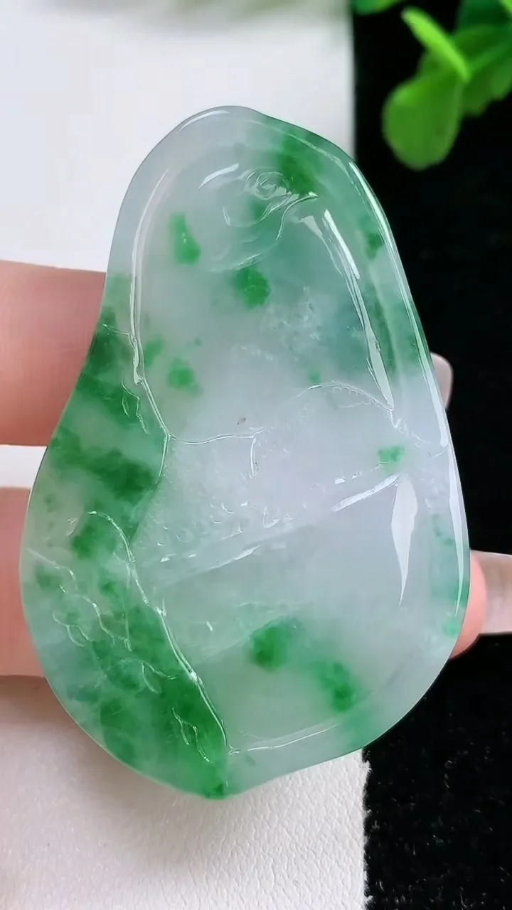 天然A货翡翠山水牌吊坠，尺寸56.2-36.6-9，重:33.69g 123
1月1日