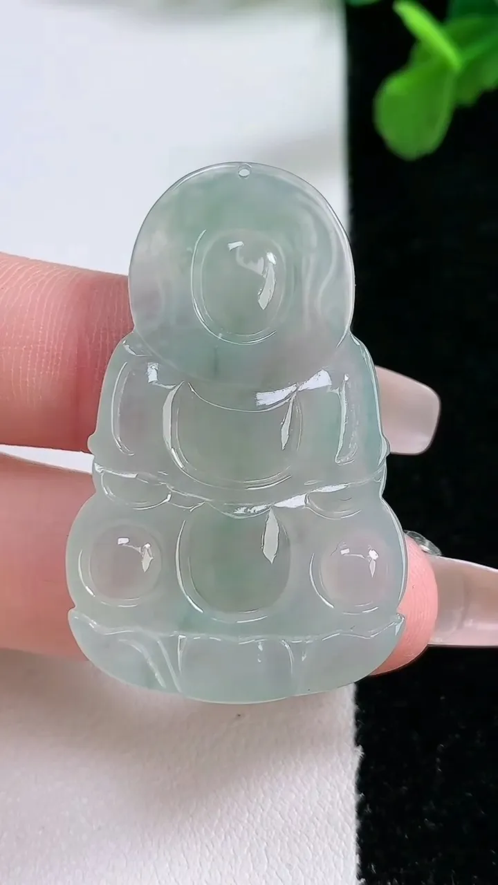 天然A货翡翠冰种飘花观音菩萨吊坠，尺寸42.8-26.6-4.3
1月1日