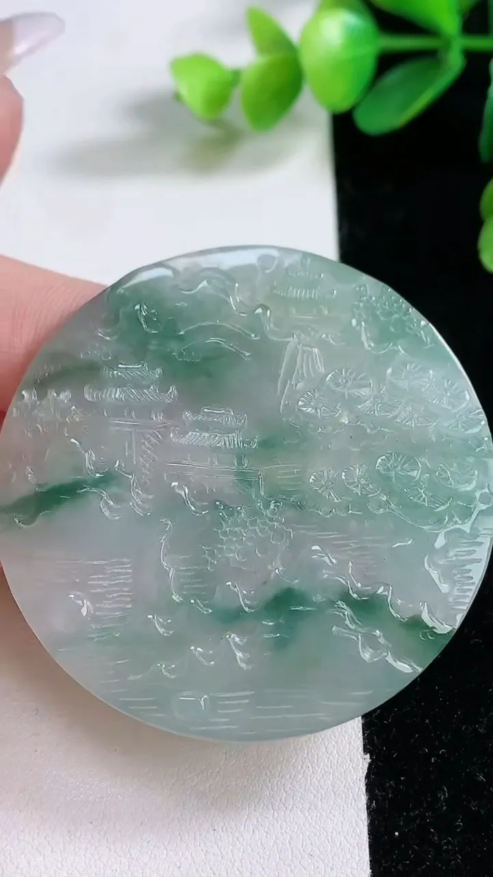 天然A货翡翠牌吊坠，尺寸51-5.2，重:31.04g 573
1月1日