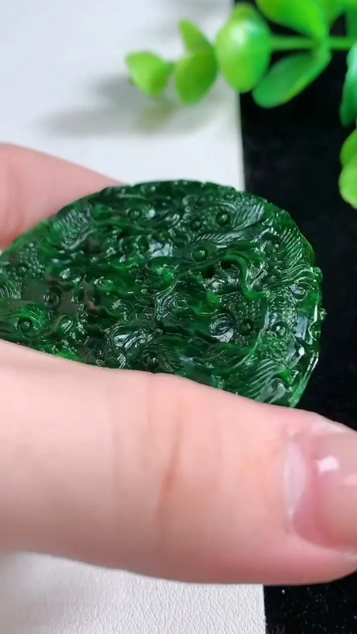 天然A货翡翠九龙至尊 龙牌吊坠，尺寸55.6-9.6，重:55.22g
1月1日