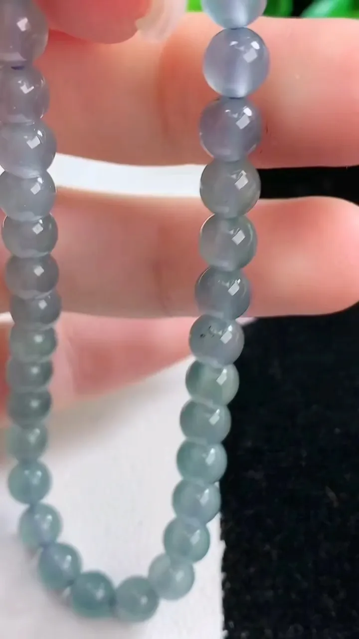 天然A货翡翠种蓝水圆珠手串31颗，尺寸5.8，重量:12.38g1月1日
工厂直销收藏佳品,种好水足，色泽均匀，有种有色，上手高大气！