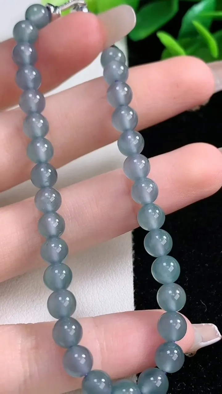 天然A货翡翠种蓝水圆珠手串31颗，尺寸5.8，重量:12.38g1月1日
工厂直销收藏佳品,种好水足