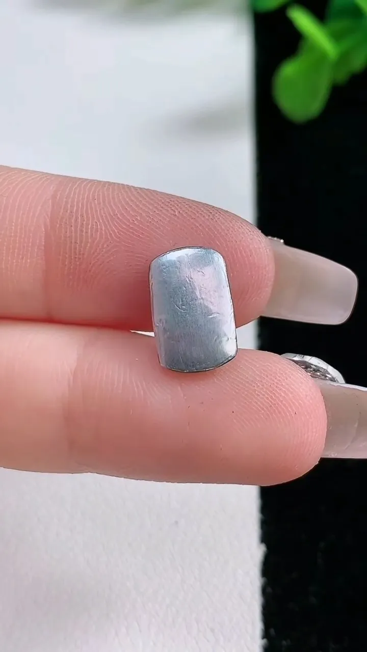 天然A货翡翠马鞍戒面镶嵌件，尺寸12-7.6-2.8，重:0.56g 128
1月1日