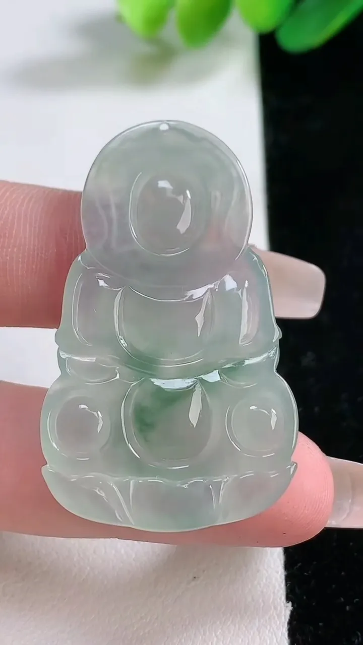 天然A货翡翠观音菩萨吊坠，尺寸43-26.2-4.6，重:8.88g 123
1月1日