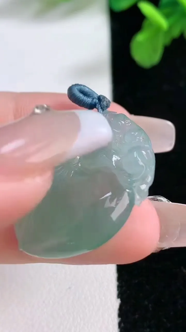 天然A货翡翠寿桃吊坠，尺寸29-36.6-5.8，重量:7.21g
1月1日