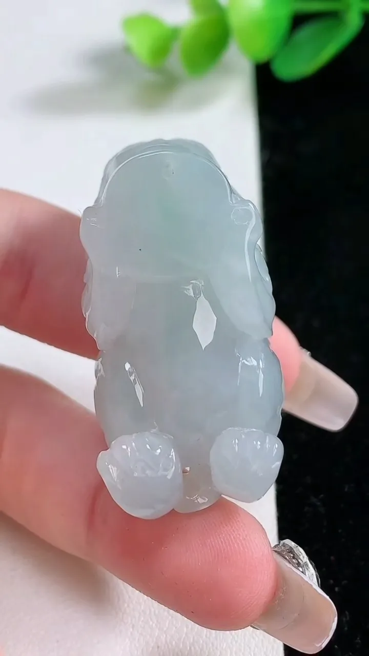 天然A货翡翠貔貅吊坠，尺寸42.3-24.8-21.3，重:40.16g 535
1月1日