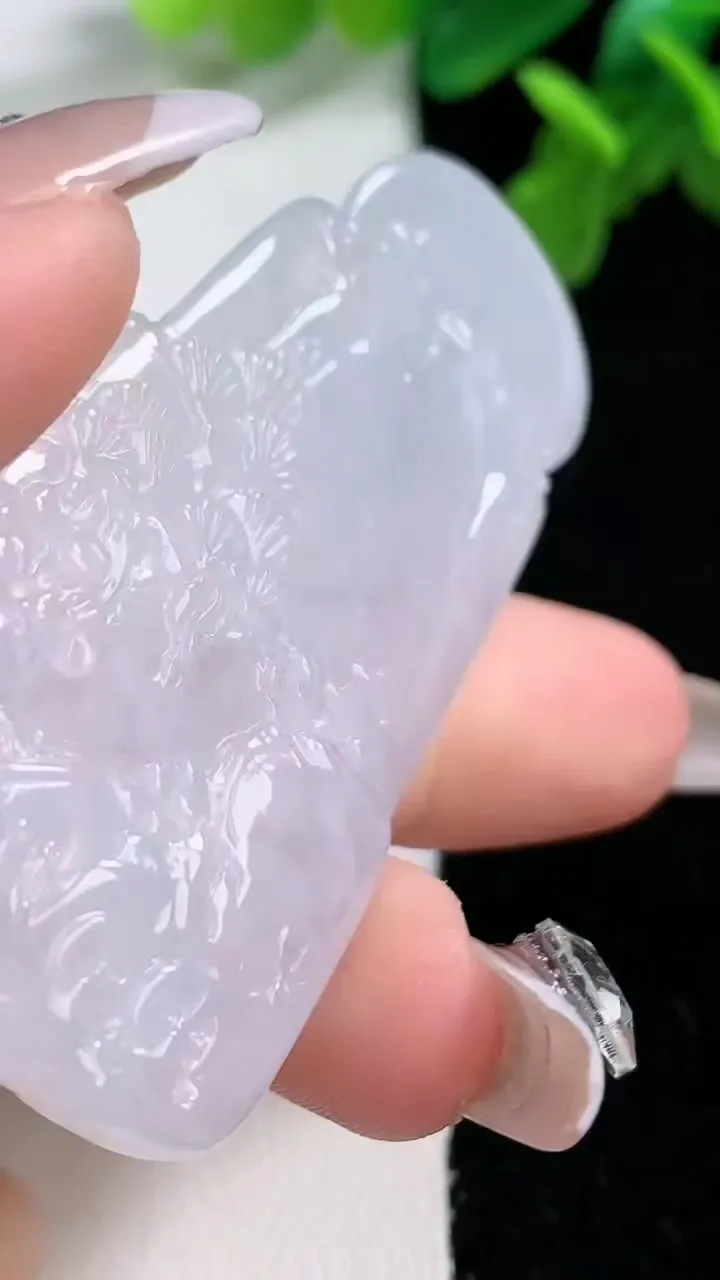 天然A货翡翠山水牌吊坠，尺寸58.8-29.6-5.8，重量:20.44g
1月1日