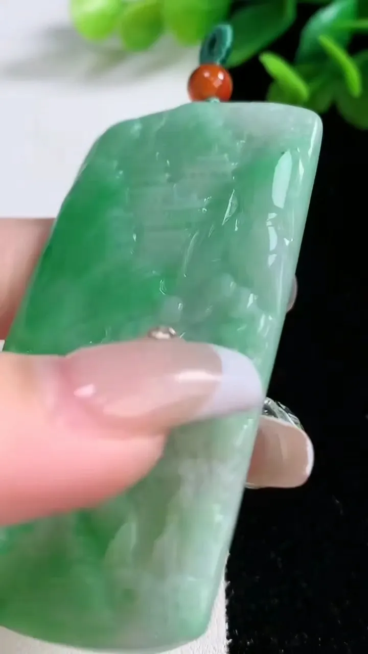 天然A货翡翠山水牌吊坠，尺寸66-38.2-4.2，重量:32.33g
1月1日