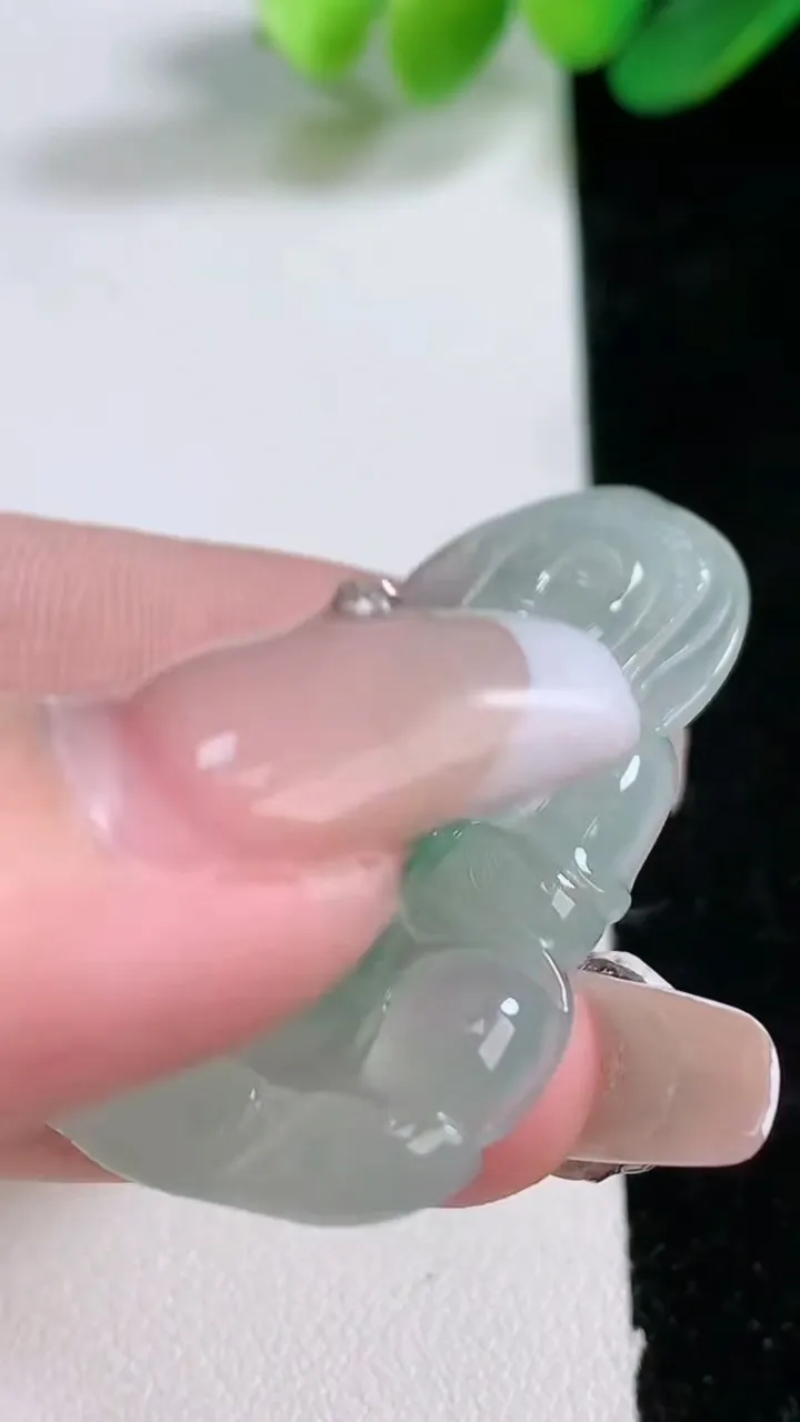 天然A货翡翠观音菩萨吊坠，尺寸43-26.2-4.6，重:8.88g 123
1月1日