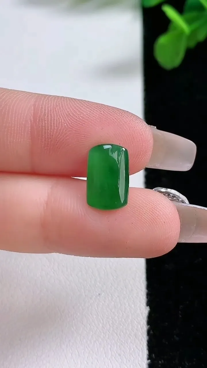 天然A货翡翠马鞍戒面镶嵌件，尺寸12-7.6-2.8，重:0.56g 128
1月1日