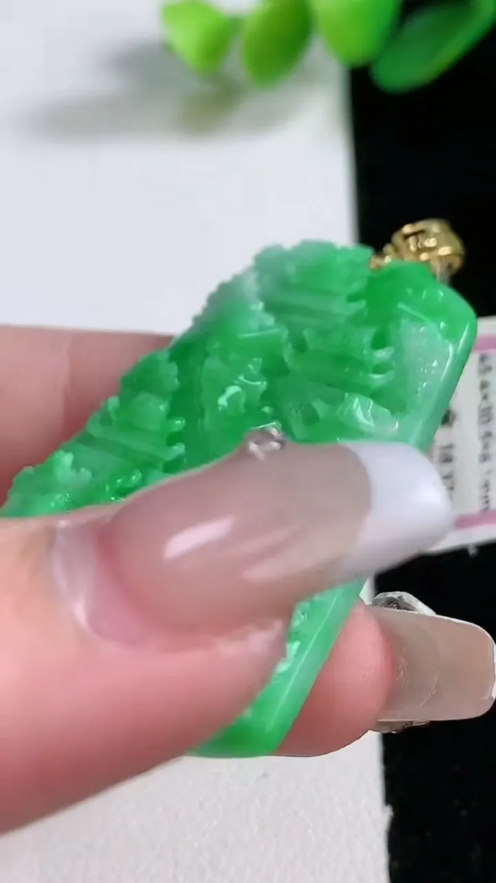 天然A货翡翠山水牌吊坠，尺寸45-30.6-6.2，重:18.32g 116
1月1日