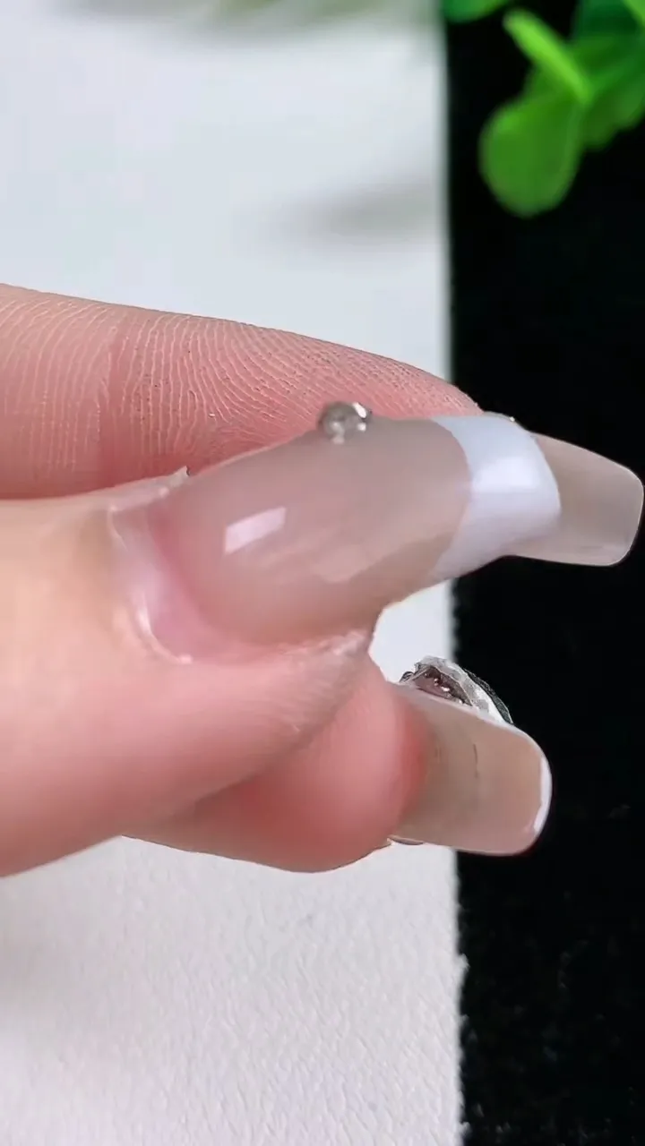 天然A货翡翠马鞍戒面镶嵌件，尺寸12-7.6-2.8，重:0.56g 128
1月1日