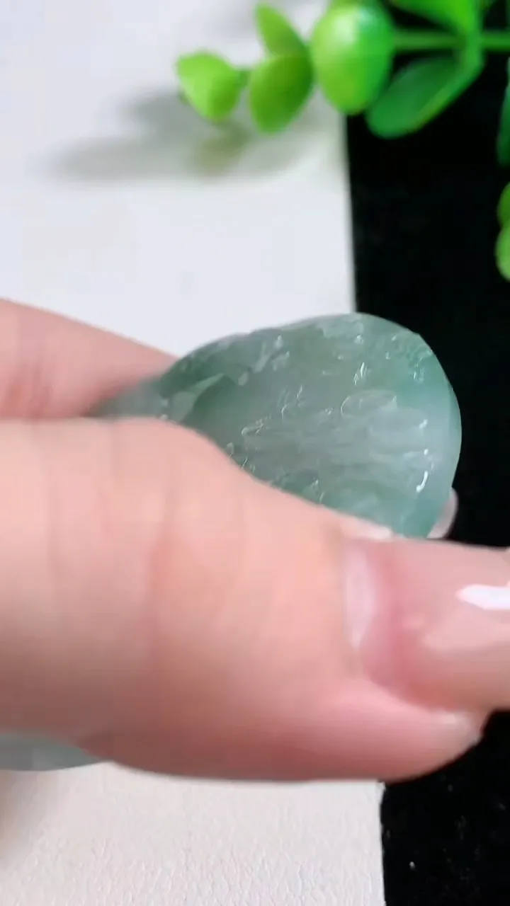 天然A货翡翠牌吊坠，尺寸51-5.2，重:31.04g 573
1月1日