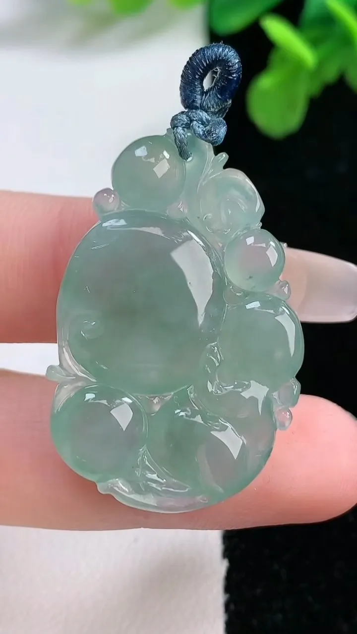 天然A货翡翠生肖猴吊坠，尺寸36-23.3-6，重量:8.27g
1月1日