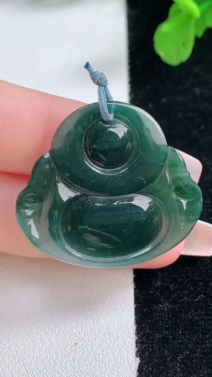 天然A货翡翠佛公吊坠，尺寸29.5-33-4.1，重量:5.76g
1月1日