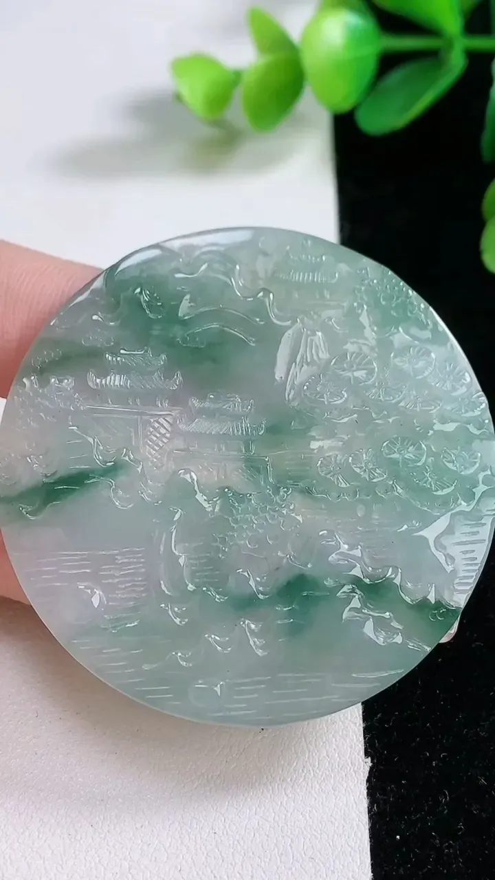 天然A货翡翠牌吊坠，尺寸51-5.2，重:31.04g 573
1月1日