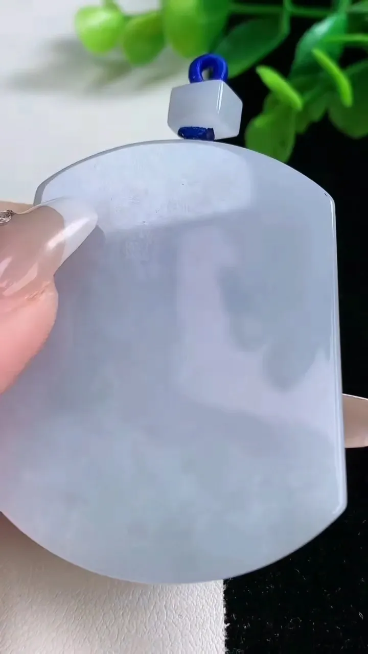 天然A货翡翠紫罗兰无事牌吊坠，尺寸57-43.6-6，重量:43.96g
1月1日