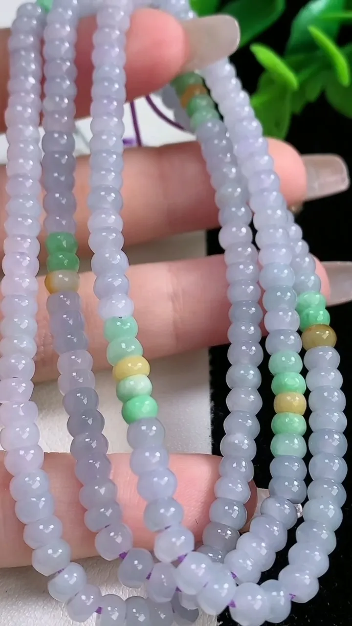 天然A货翡翠紫罗兰算盘珠项链211颗，尺寸4.8-3.3，重量:29.61g
1月1日