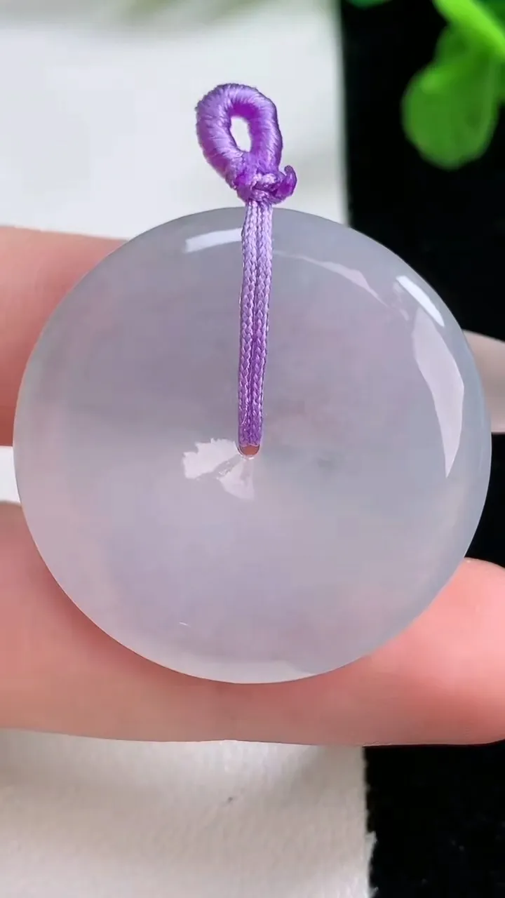 天然A货翡翠冰种飘花平安扣吊坠，尺寸32-5.5，重量:11.86g
1月1日