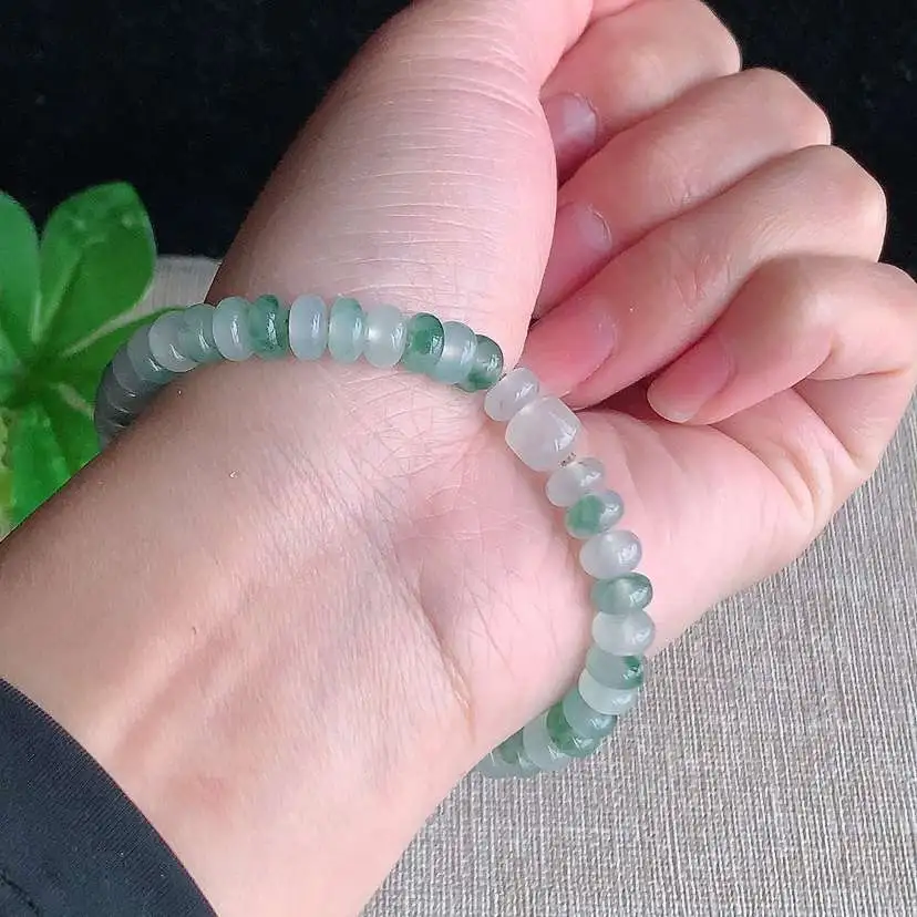 a货翡翠冰种飘花算盘珠手串45颗  尺寸6×3mm 重量14.13g 0101