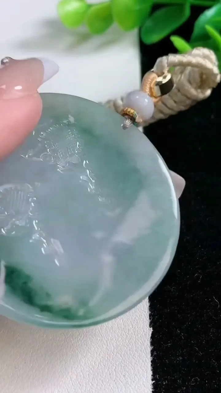 天然A货翡翠牌吊坠，尺寸51.4-5.7，重量:36.31g
1月1日