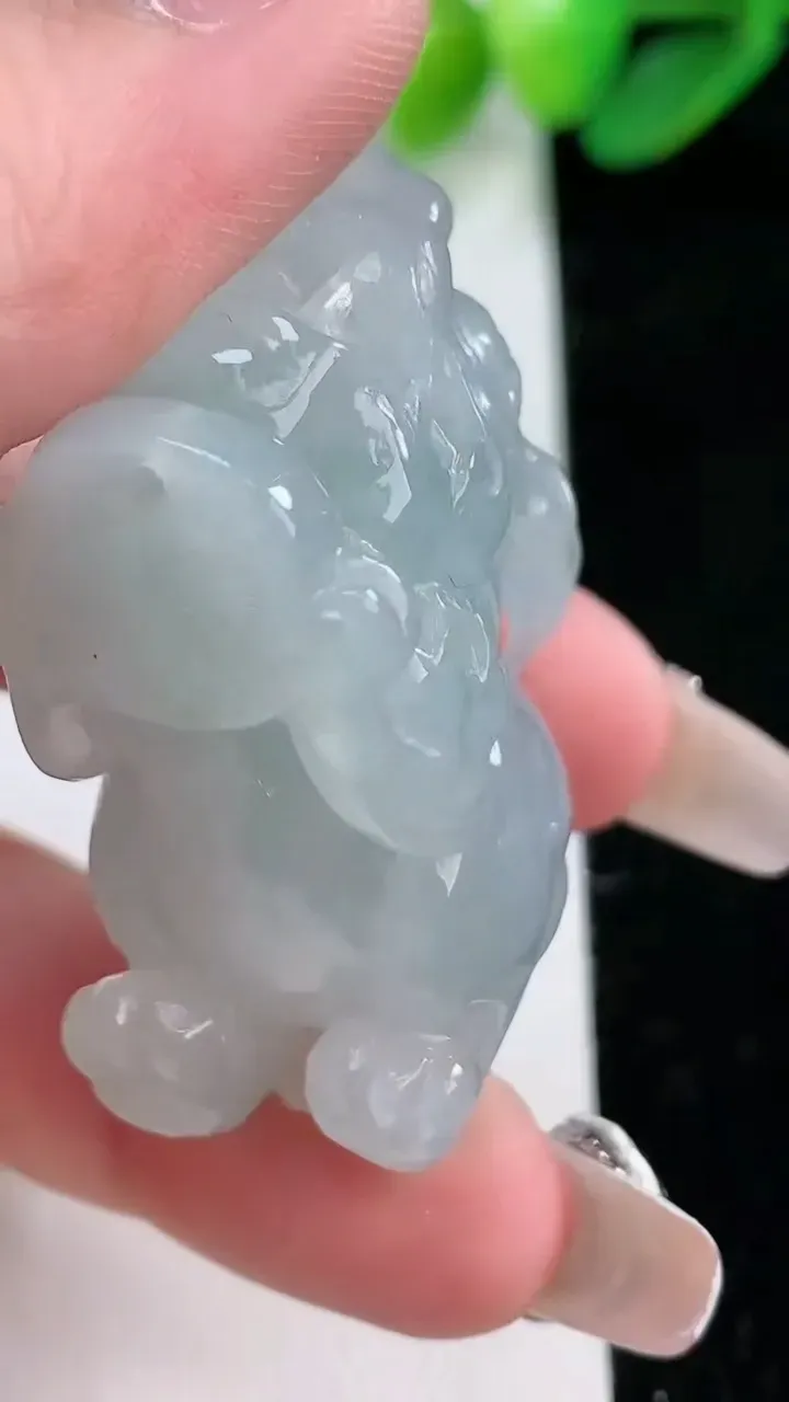 天然A货翡翠貔貅吊坠，尺寸42.3-24.8-21.3，重:40.16g 535
1月1日