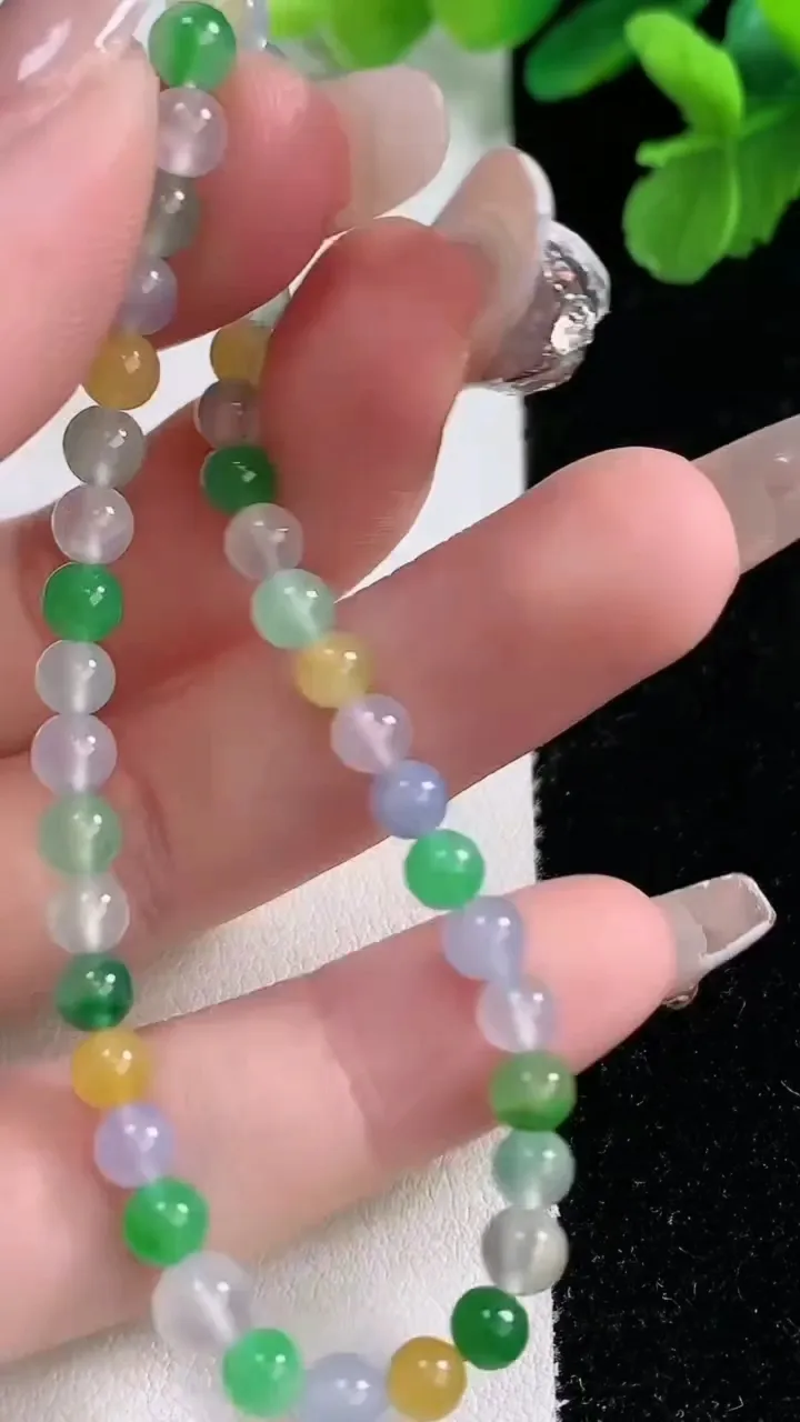 天然A货翡翠种四彩小米圆珠手串39颗，尺寸4.6，重量:7.10g1月2日
工厂直销收藏佳品,种好水