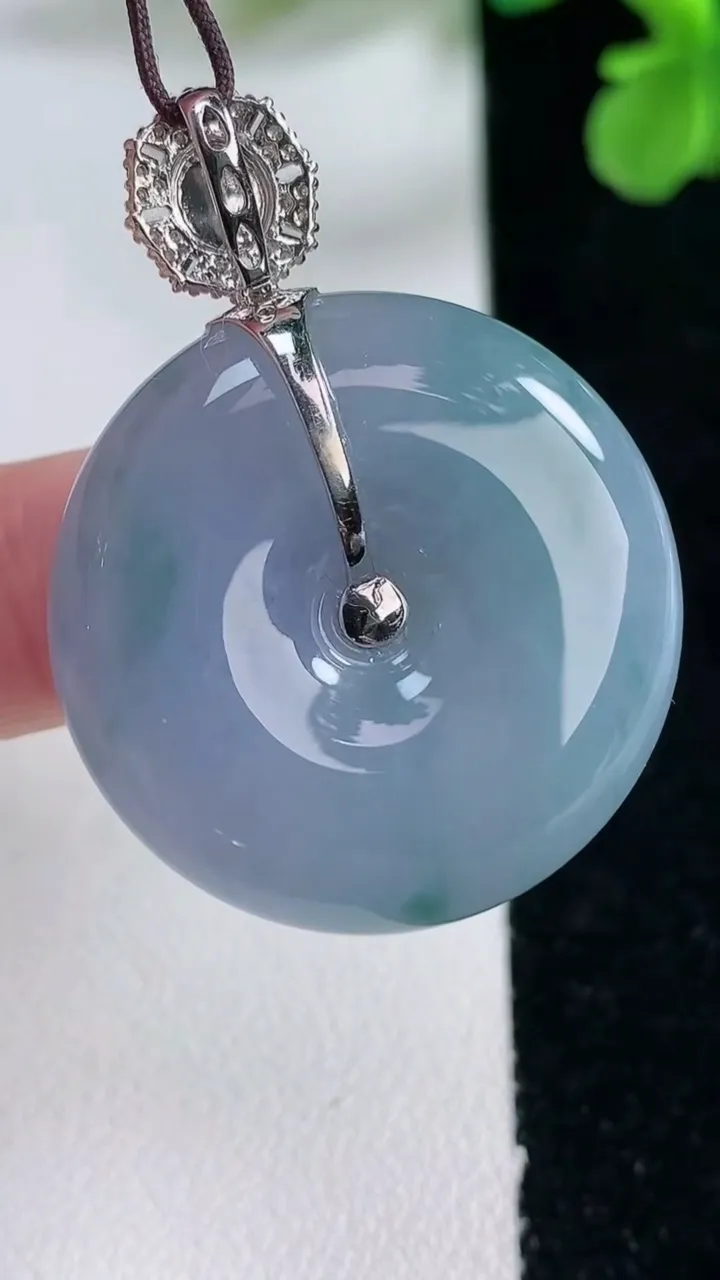 天然A货翡翠种紫罗兰 飘花平安扣吊坠，尺寸28.5-7.6，重量:14.58g
1月2日