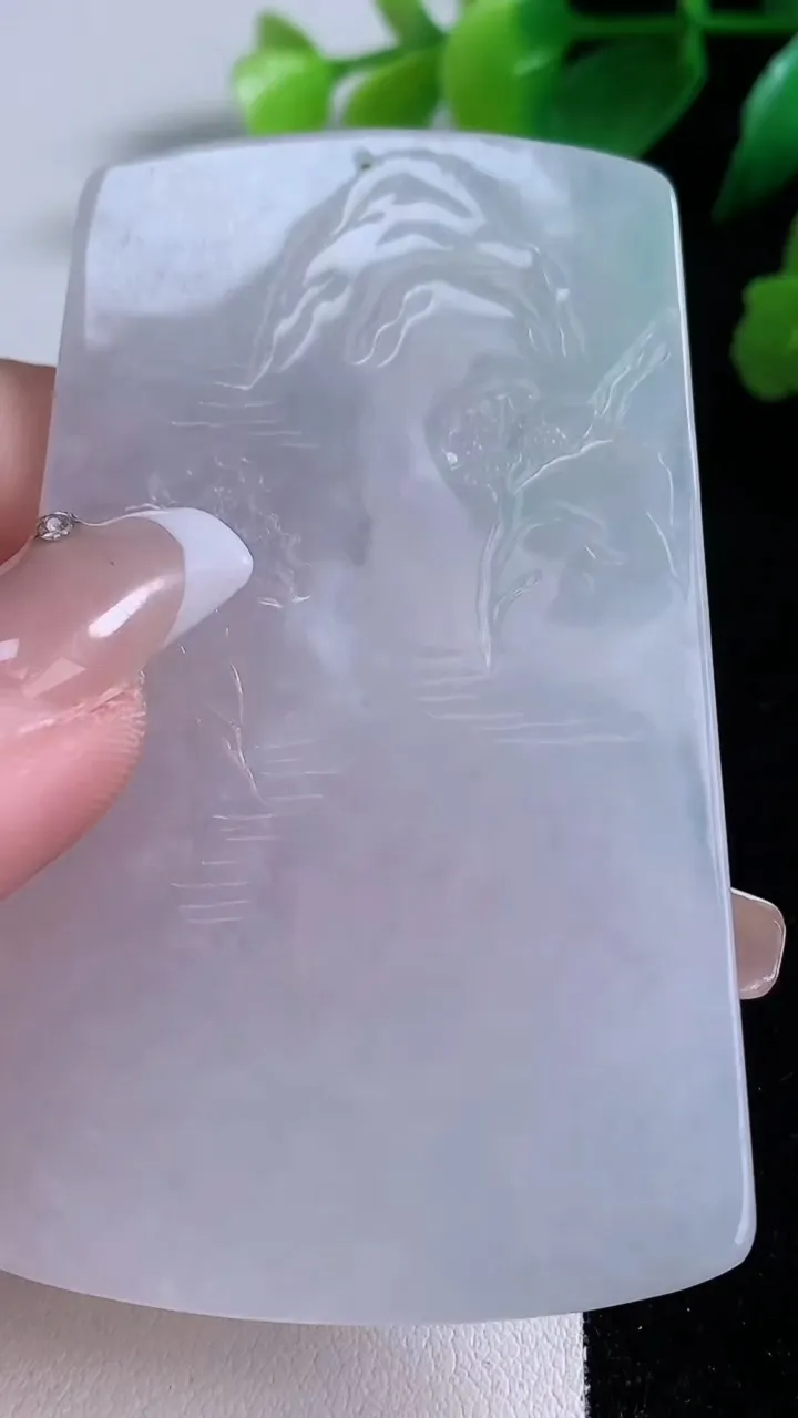 天然A货翡翠山水大势至观音菩萨吊坠，尺寸72-43.5-5，重量:40.72g
1月2日